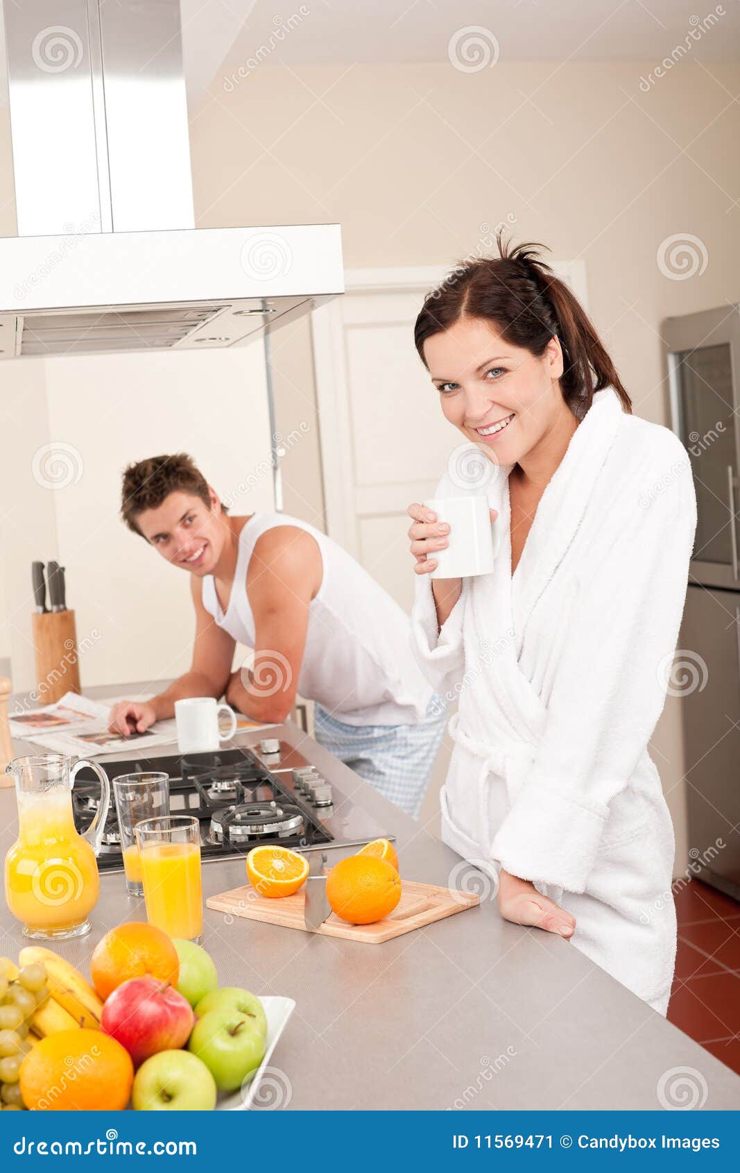 https://thumbs.dreamstime.com/z/happy-couple-having-breakfast-kitchen-11569471.jpg