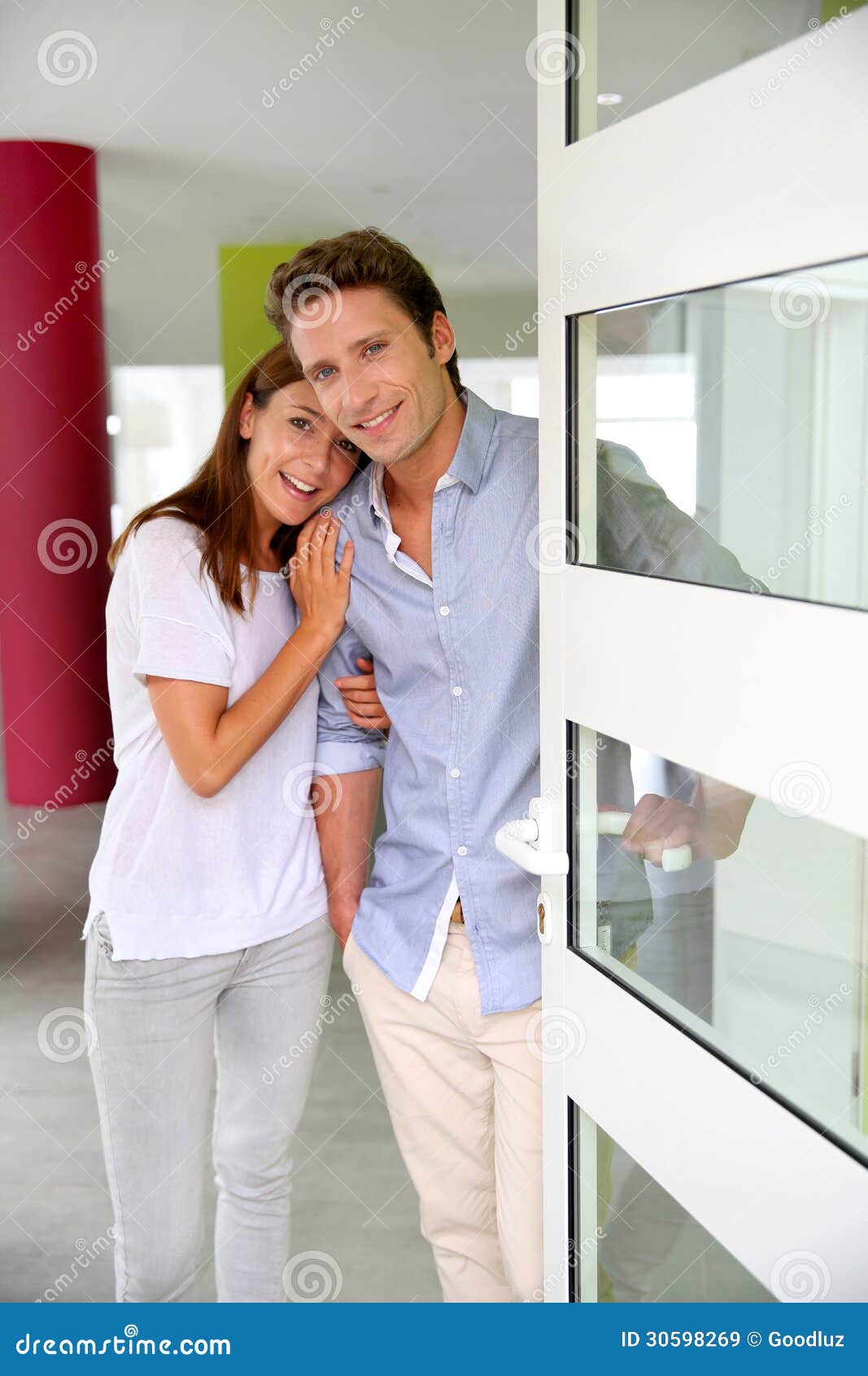 Happy Couple Opening House Front Door Royalty Free Stock Images - Image