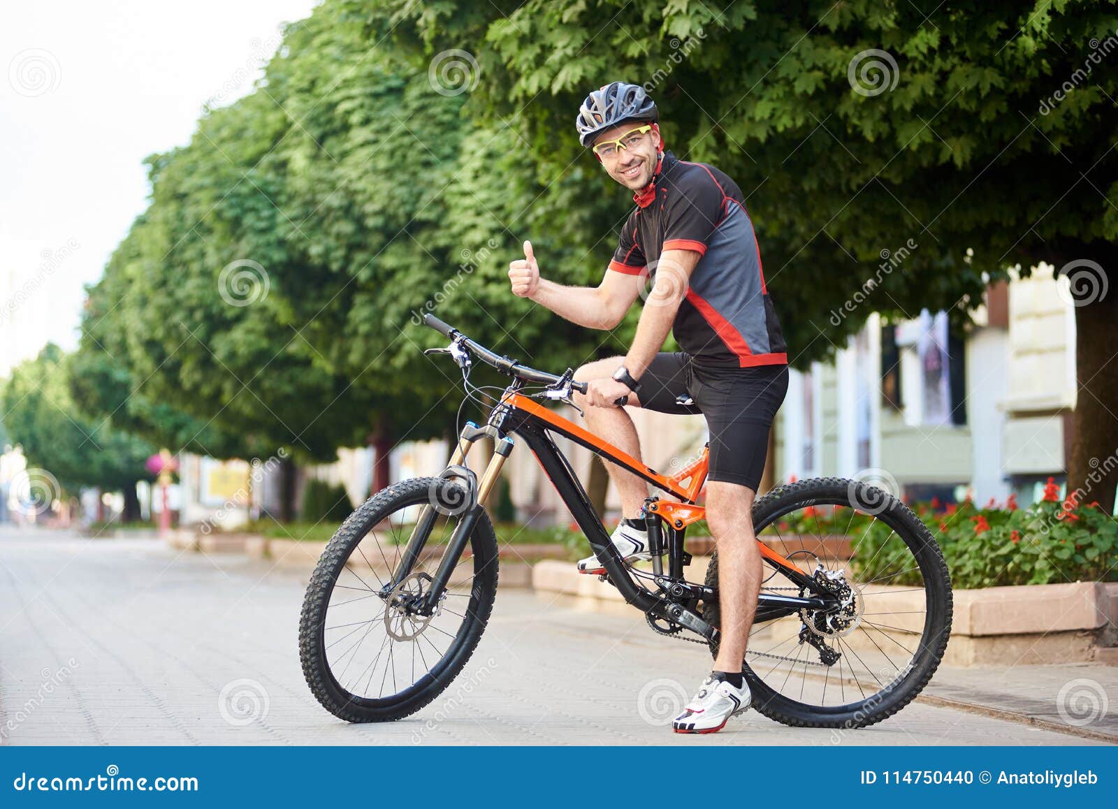 thumbs up bike tour