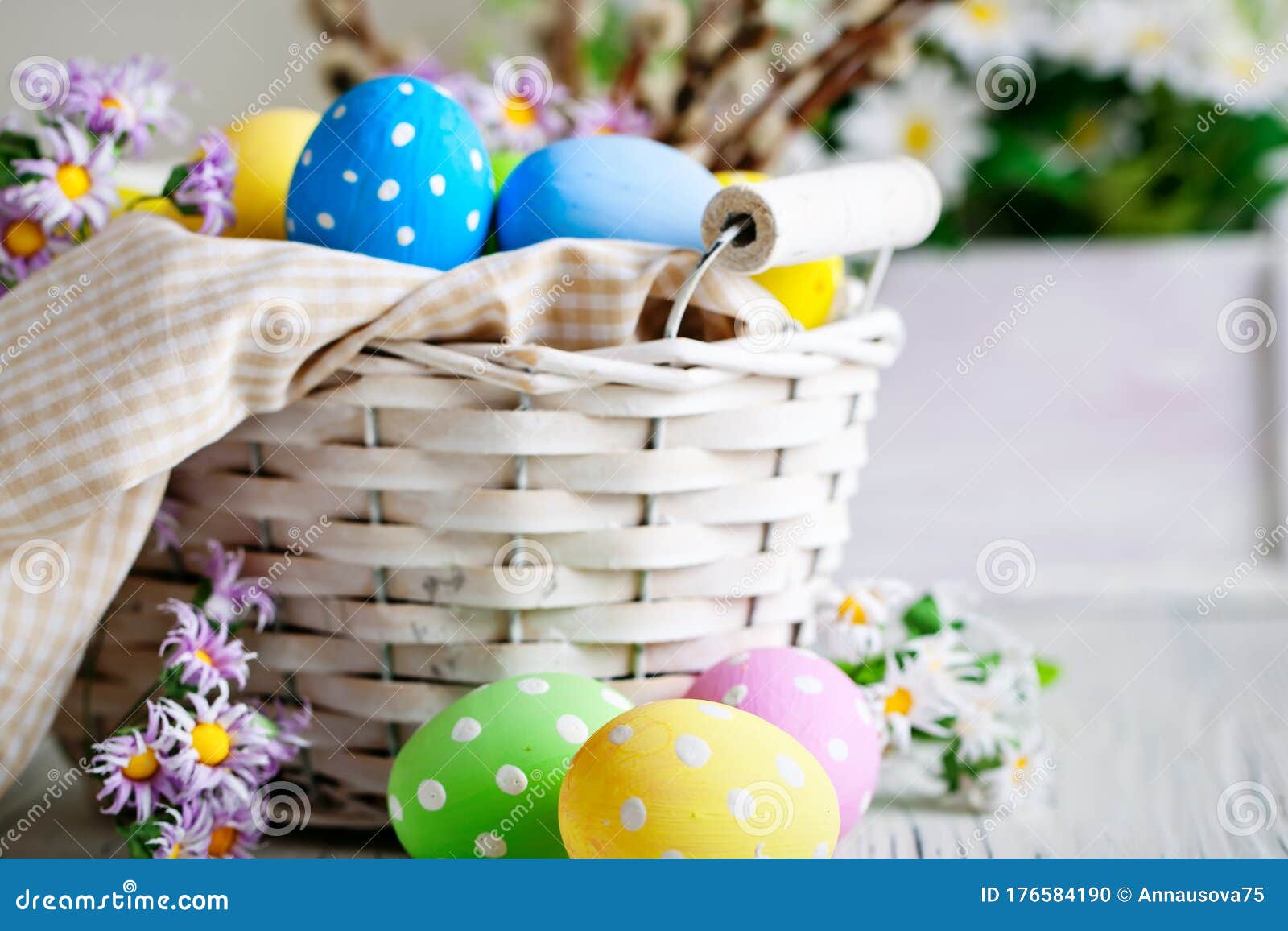 Happy Easter. Congratulatory Easter Background. Easter Eggs and Flowers ...