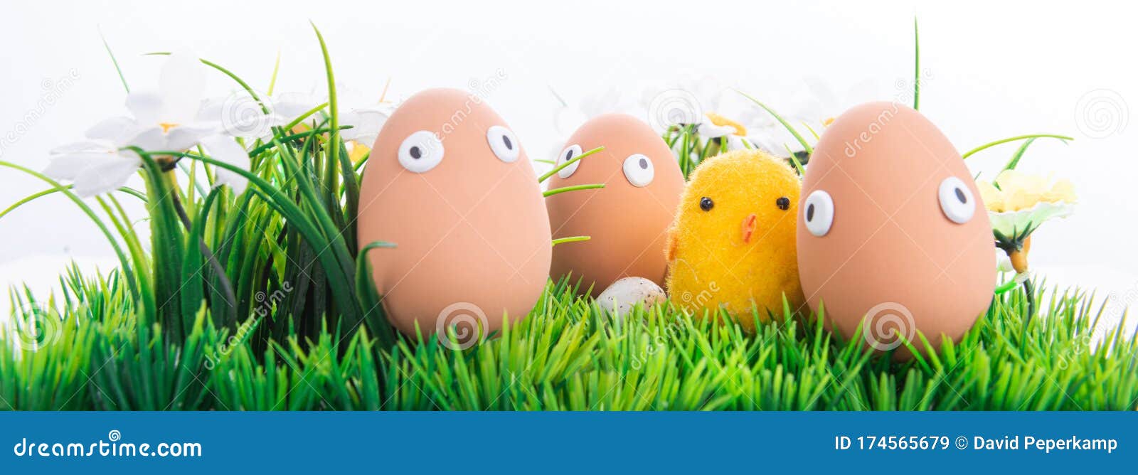 Download Happy Easter Eggs In A Row Among The Spring Grass With ...