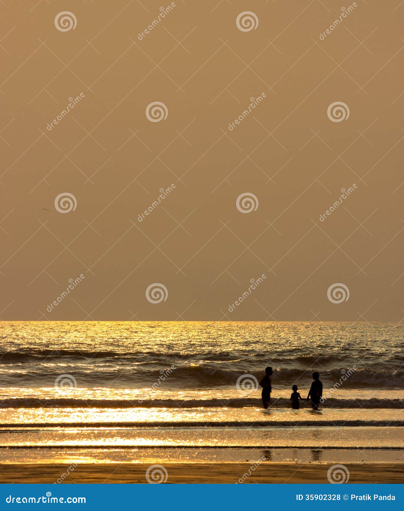 Happy Family Silhouette on Beach Stock Photo - Image of holidays, girl ...