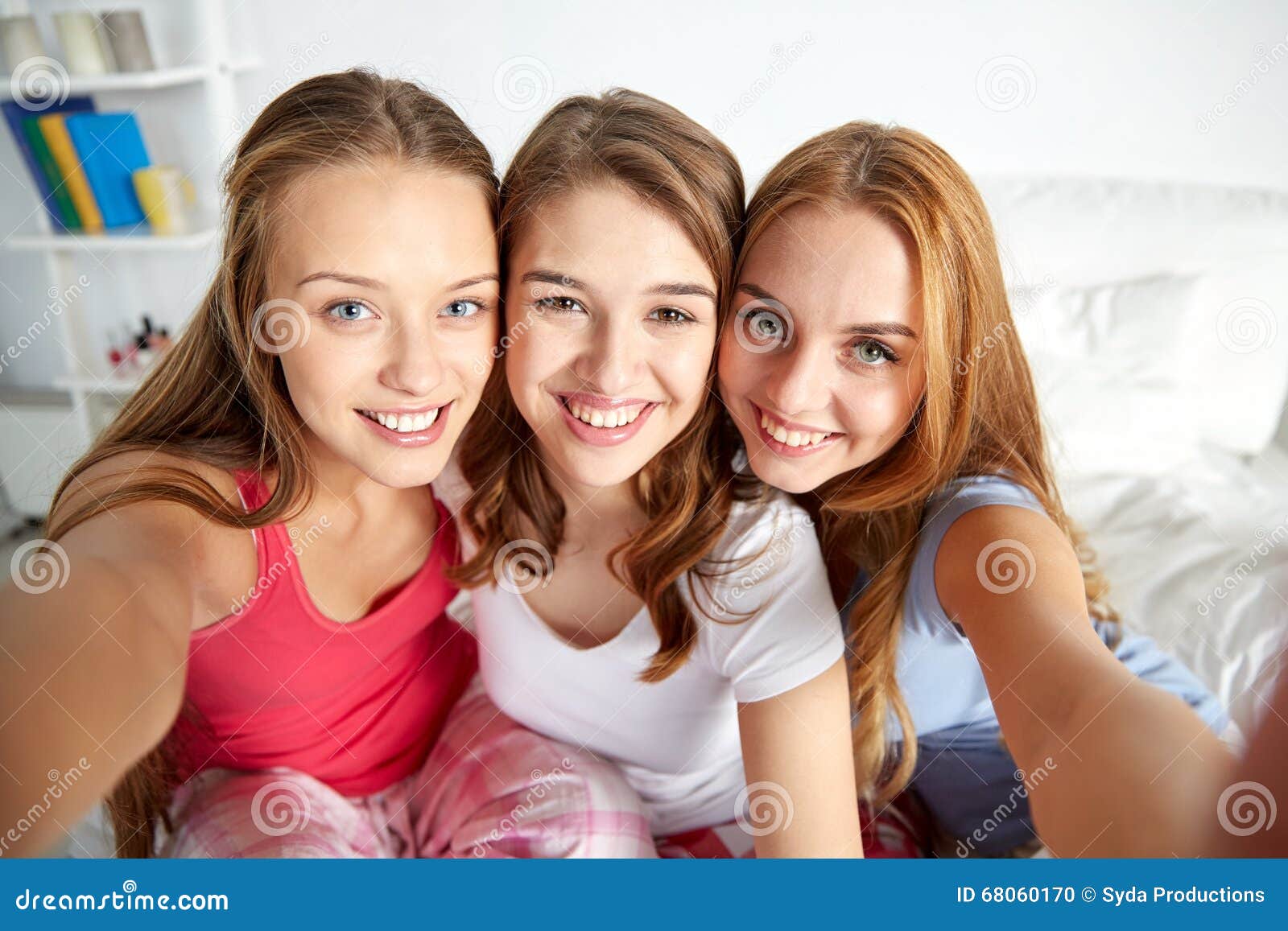 Teen Girls Selfie Together