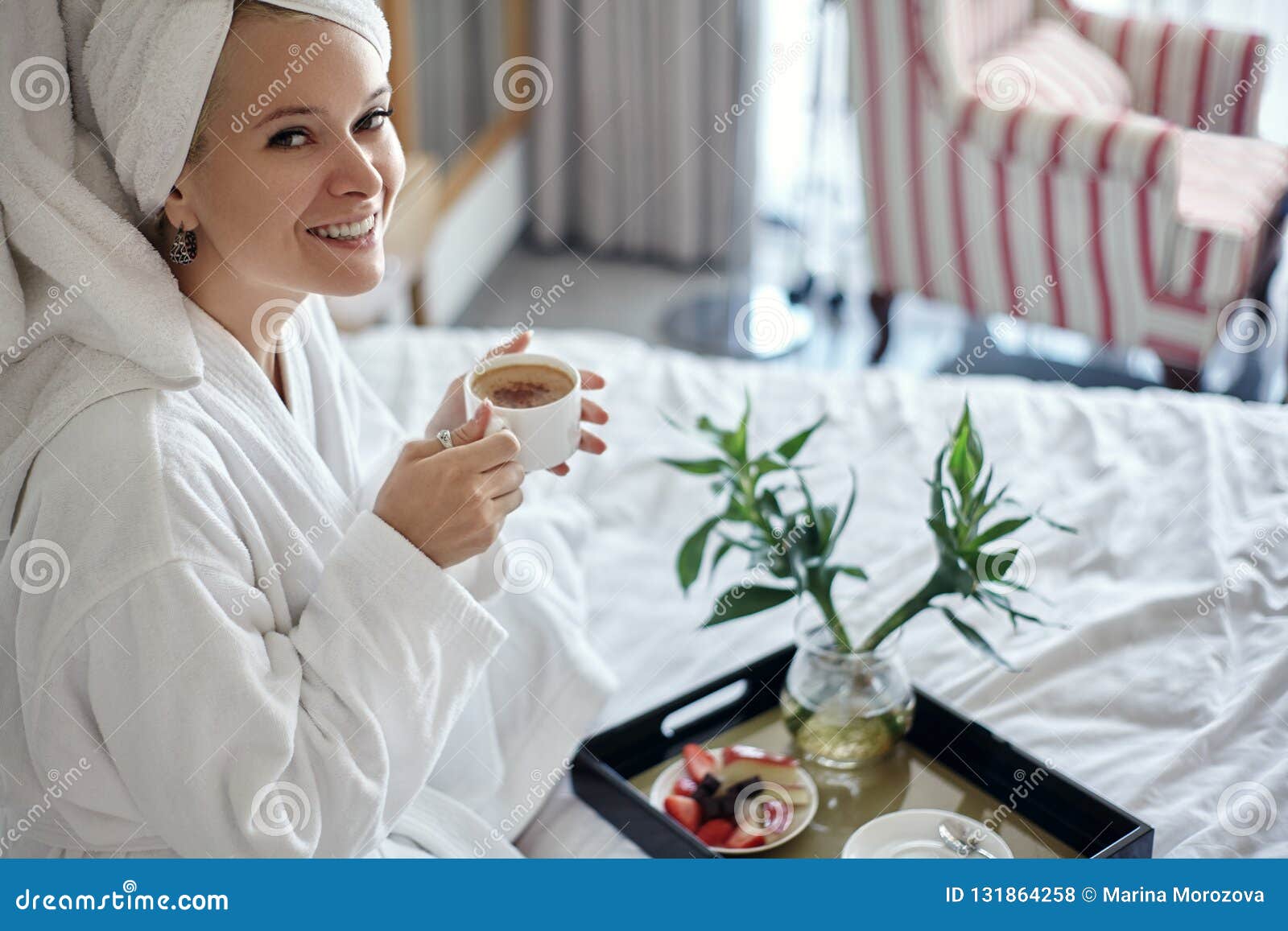 1+ Thousand Coffee Shop Towel Royalty-Free Images, Stock Photos