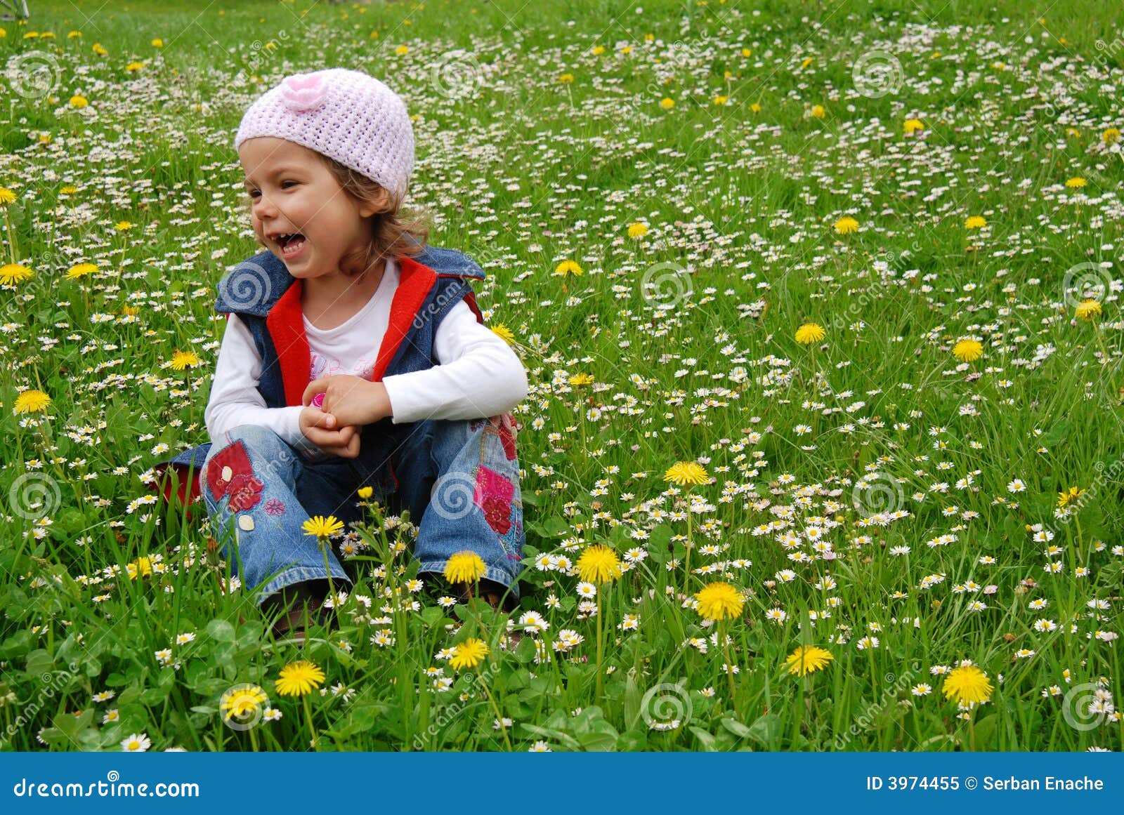 A woman sitting in a chair holding a bunch of flowers photo – Free