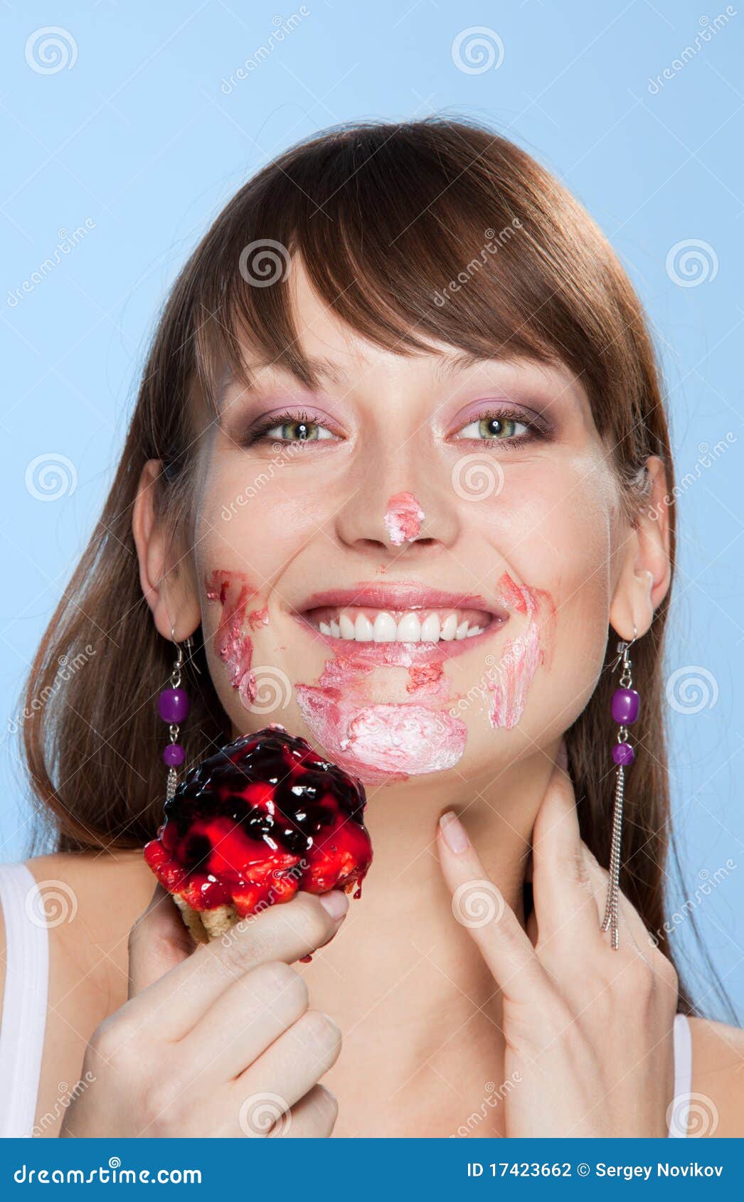 Face in birthday cake GIF download free