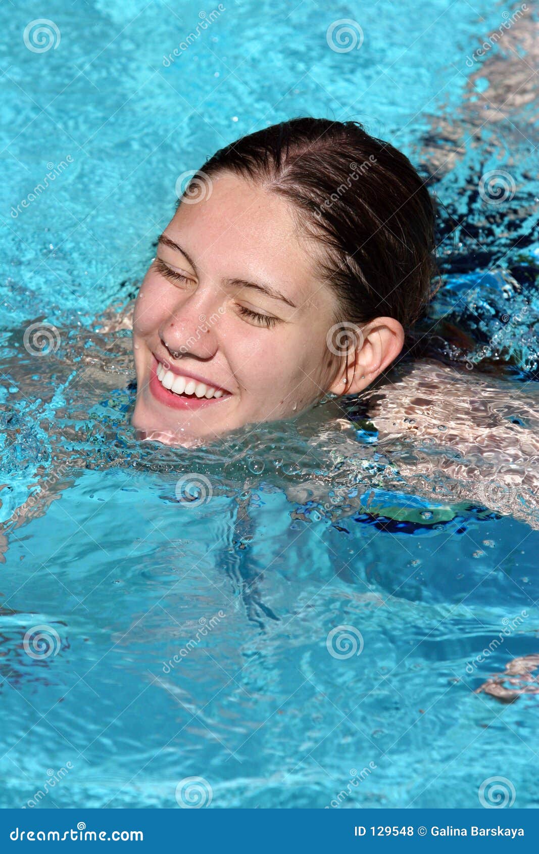 happy girl pool 129548