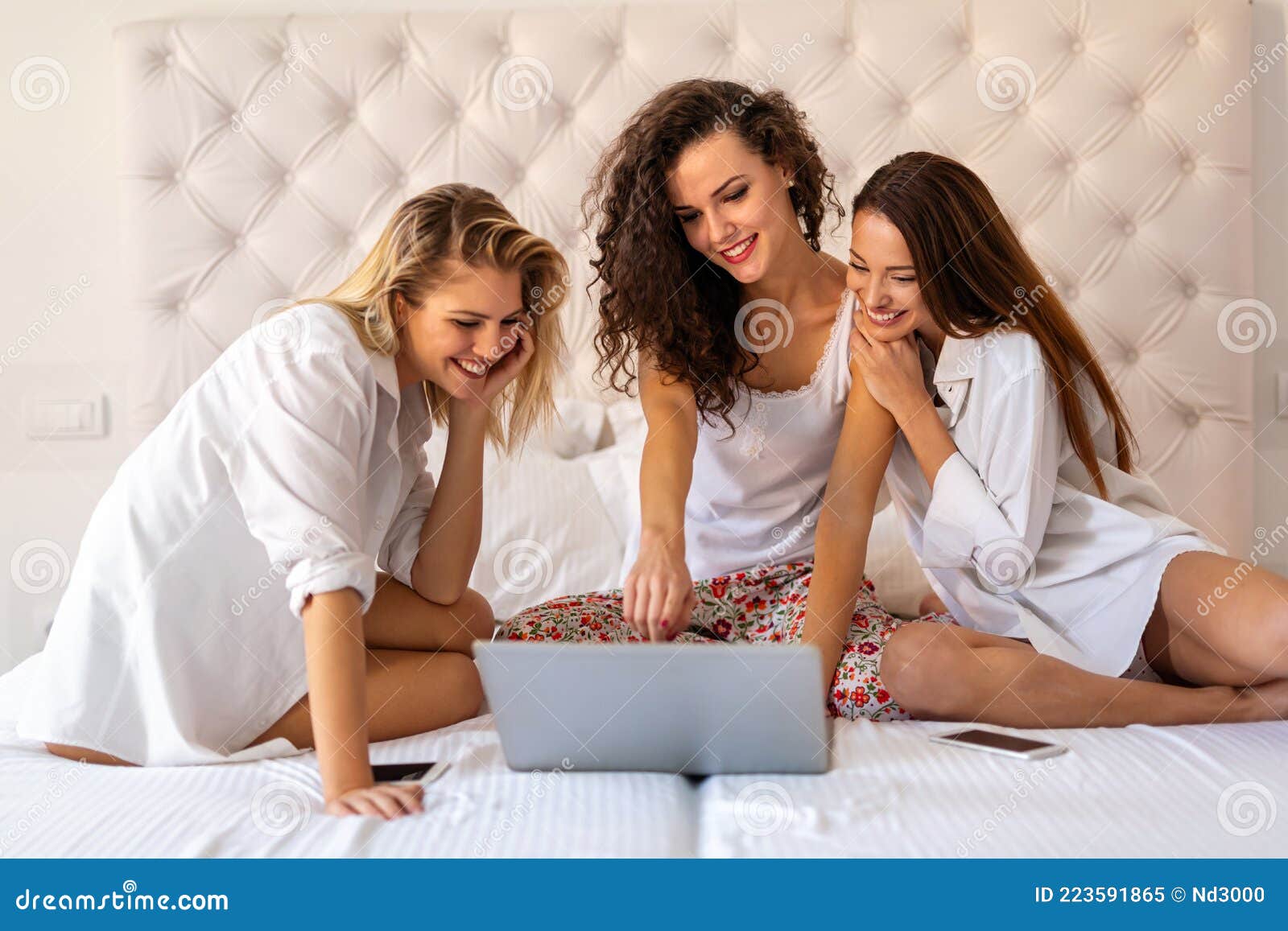 Happy Lesbian Couple Having Fun Together At Home Stock Image Image Of Lgbtq Leisure 223591865