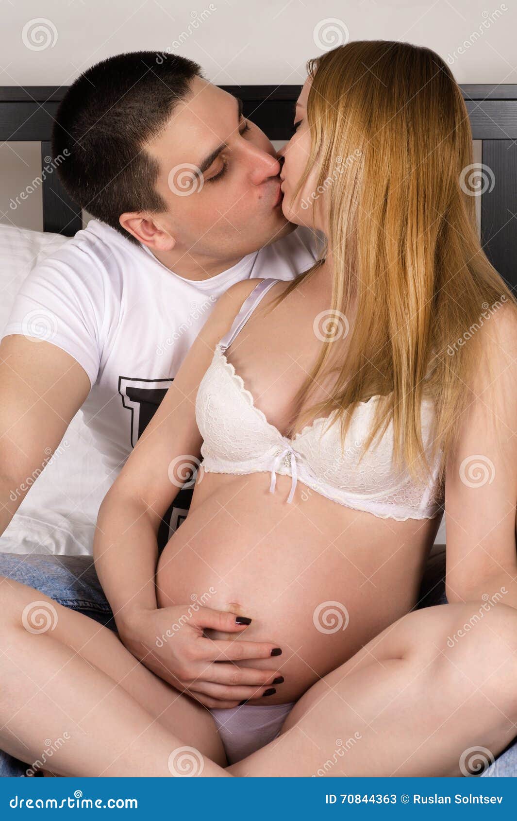 How To Pregnant Women Kissing With Sex 90