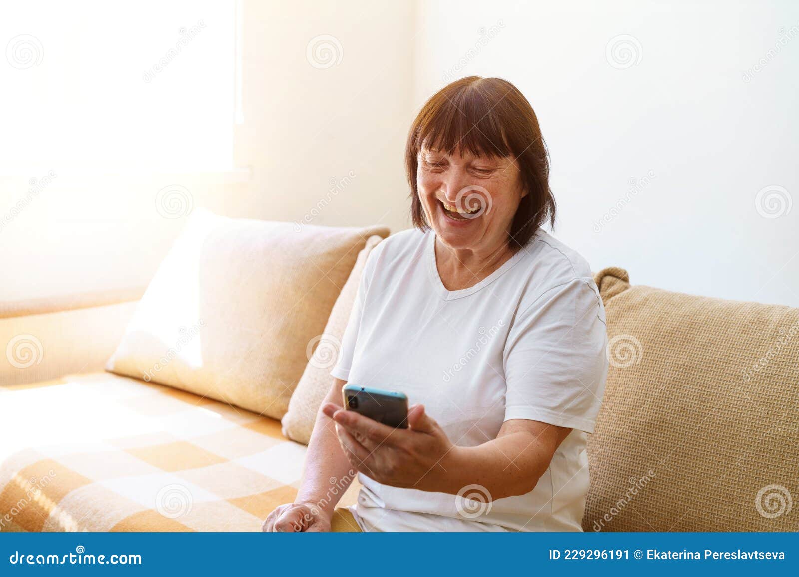 Happy Mature 60s Old Woman Holding Smartphone with Mobile Phone App for  Video Stock Image - Image of older, news: 229296191
