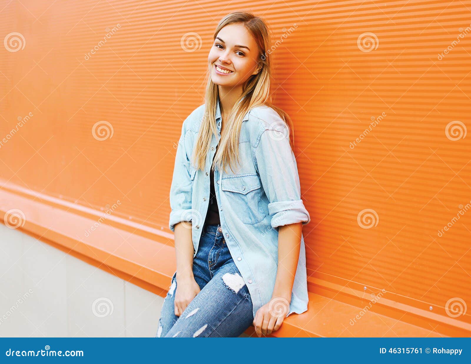 happy pretty woman in the city, beautiful young girl posing