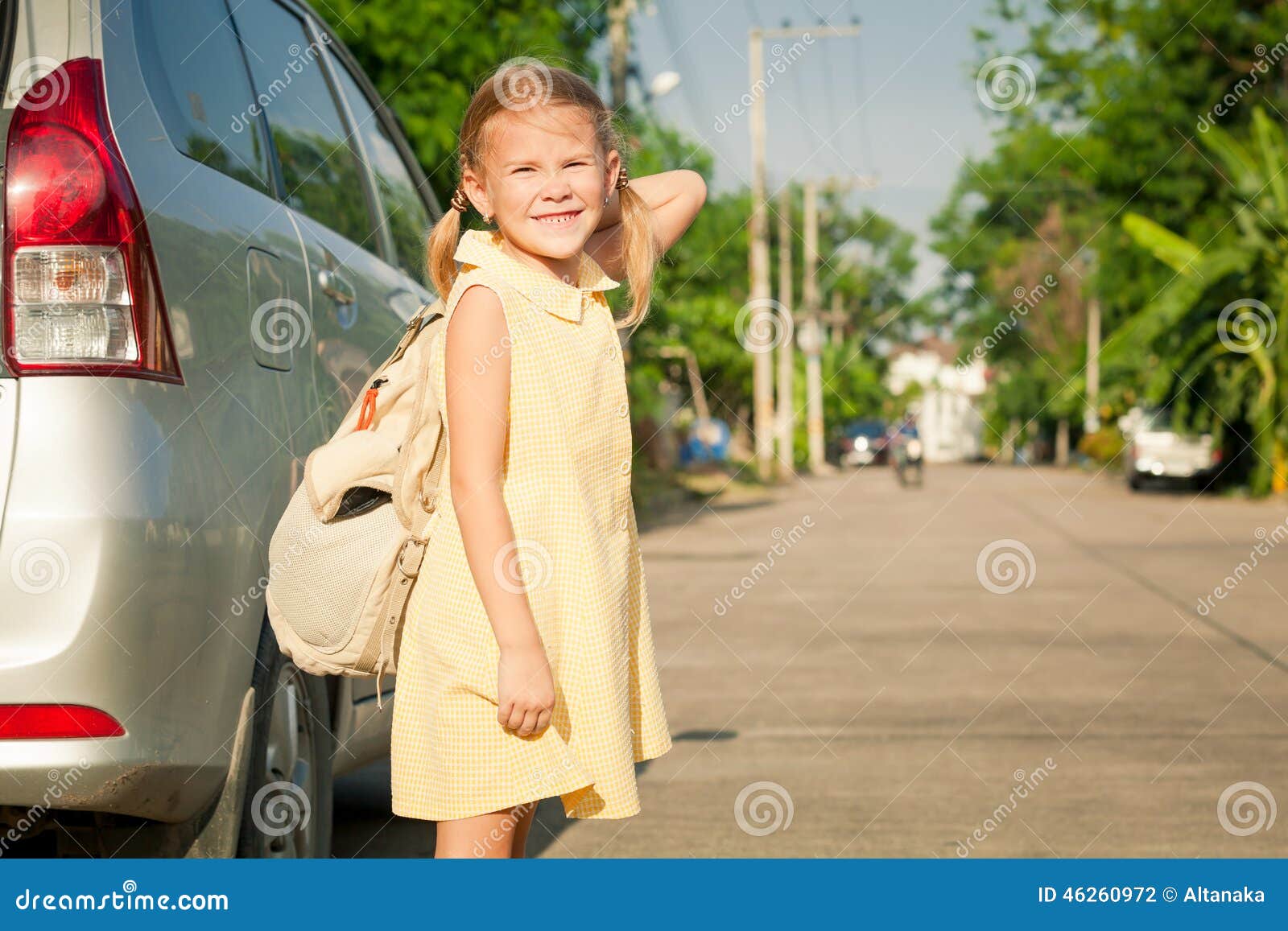 https://thumbs.dreamstime.com/z/happy-schoolgirl-standing-road-day-time-ready-to-go-to-school-46260972.jpg