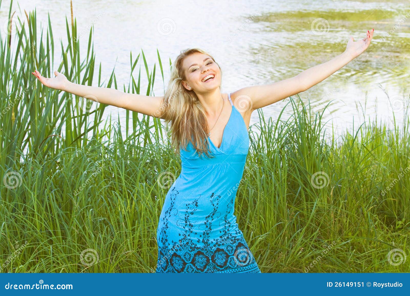 https://thumbs.dreamstime.com/z/happy-smile-woman-natural-background-26149151.jpg