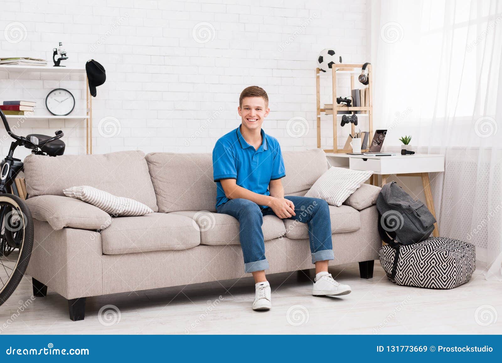 european amateur teen sofa