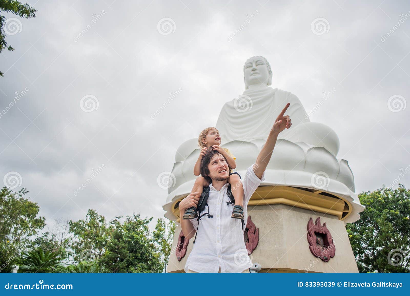 happy tourists dad and son in longson pagoda