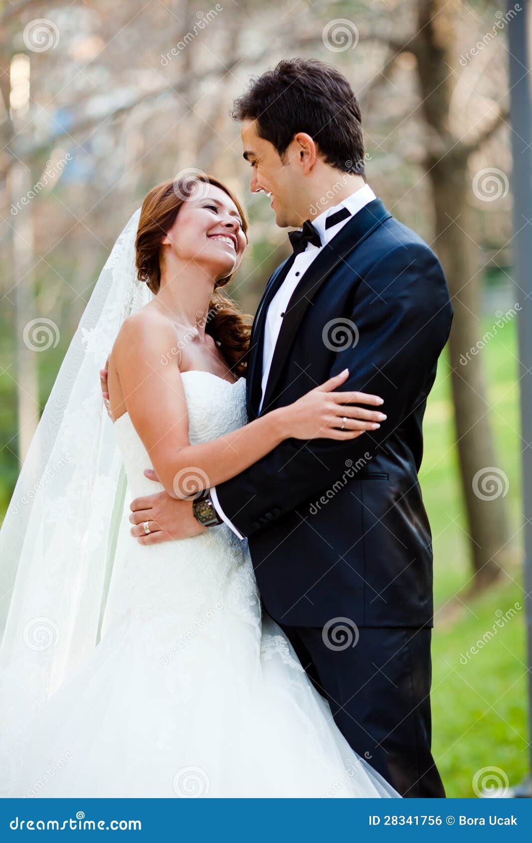 https://thumbs.dreamstime.com/z/happy-wedding-couple-28341756.jpg