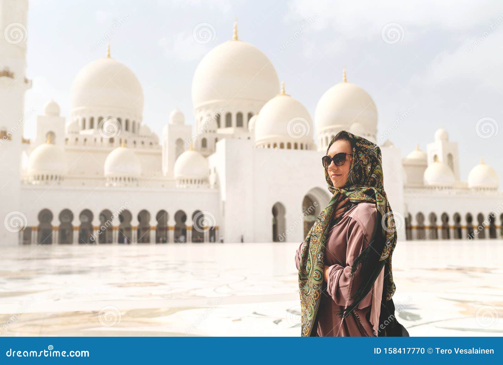 woman tourist in abu dhabi