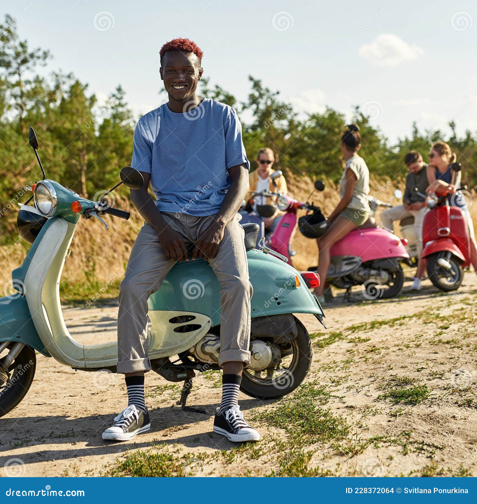 Monumental Mor eksil Happy Young African American Boy Posing on Scooter Stock Photo - Image of  drive, american: 228372064