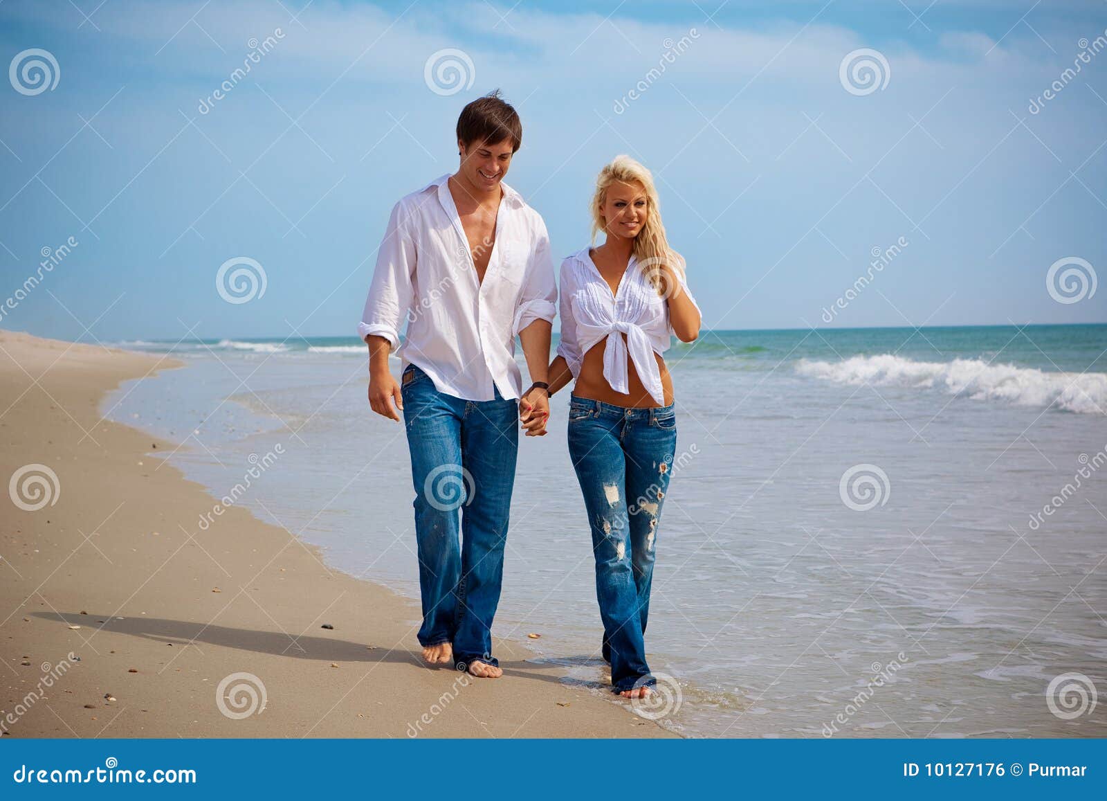 https://thumbs.dreamstime.com/z/happy-young-couple-beach-10127176.jpg