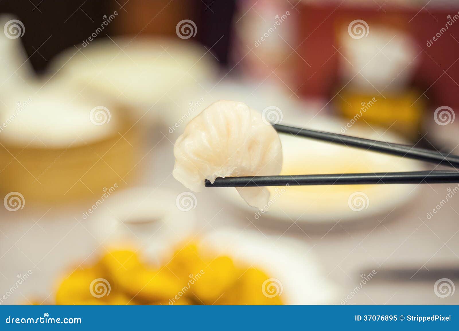 har gow, cantonese shrimp dumpling at dim sum restaurant