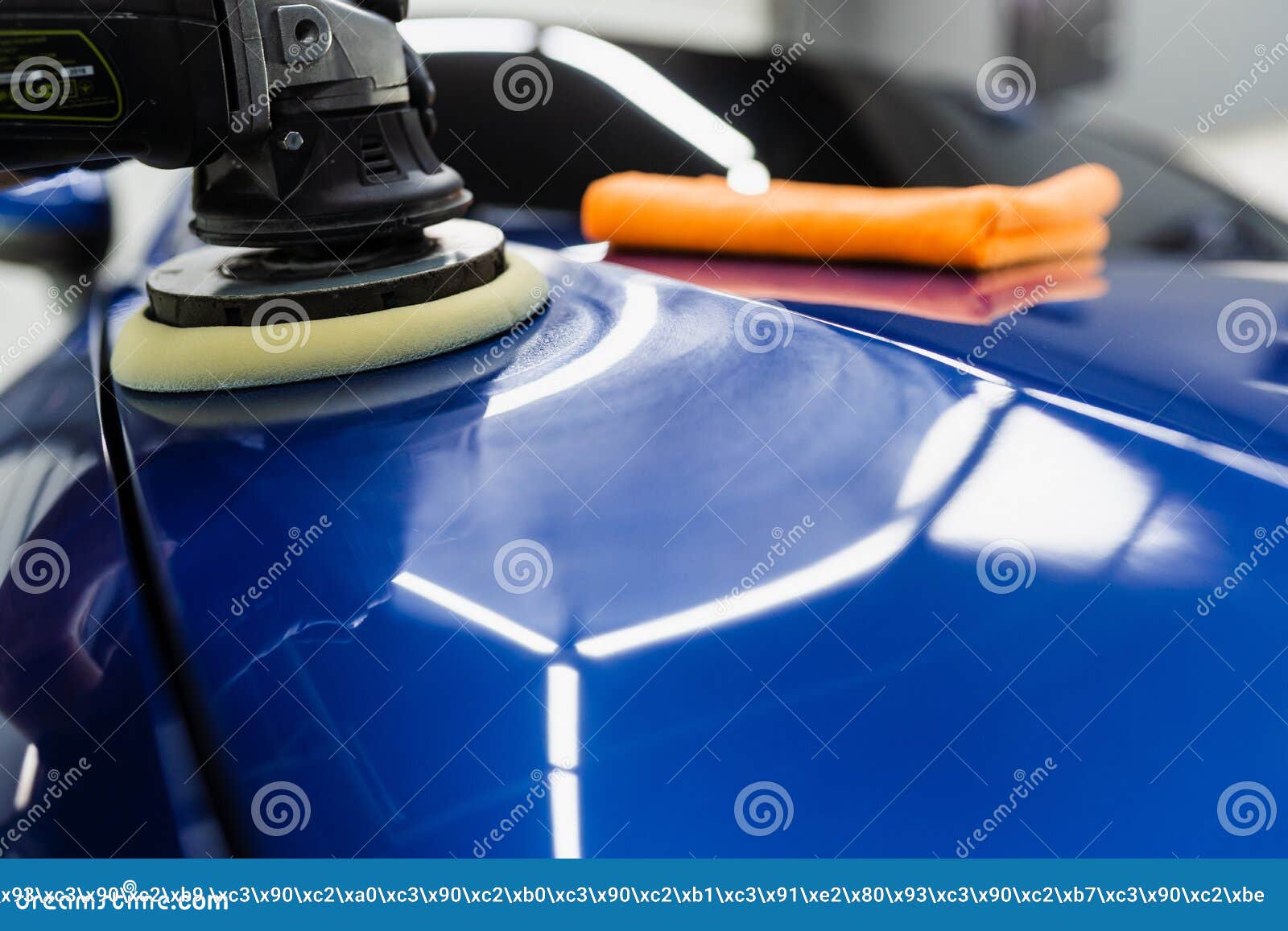 Hard Wax Car Polishing with Orbital Polisher for Remove Scratches Close