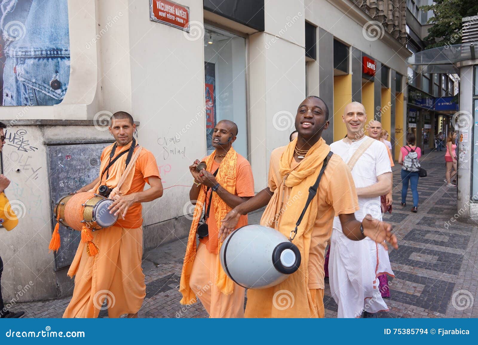 Hare Krishna Devotees Foto stock editorial - Imagem stock