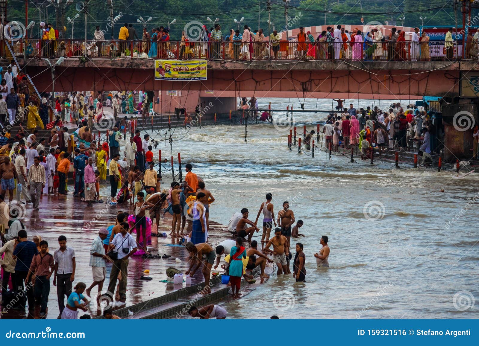 Haridwar, India - August 20, 2009: Crowd on the Banks of the Ganges for the  Rite of the Sacred Bath at Haridwar, Uttarakhand, Editorial Photo - Image  of flower, colorful: 159321516
