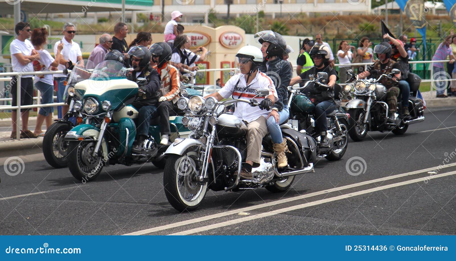 Harley Davidson parade editorial photo. Image of power 25314436