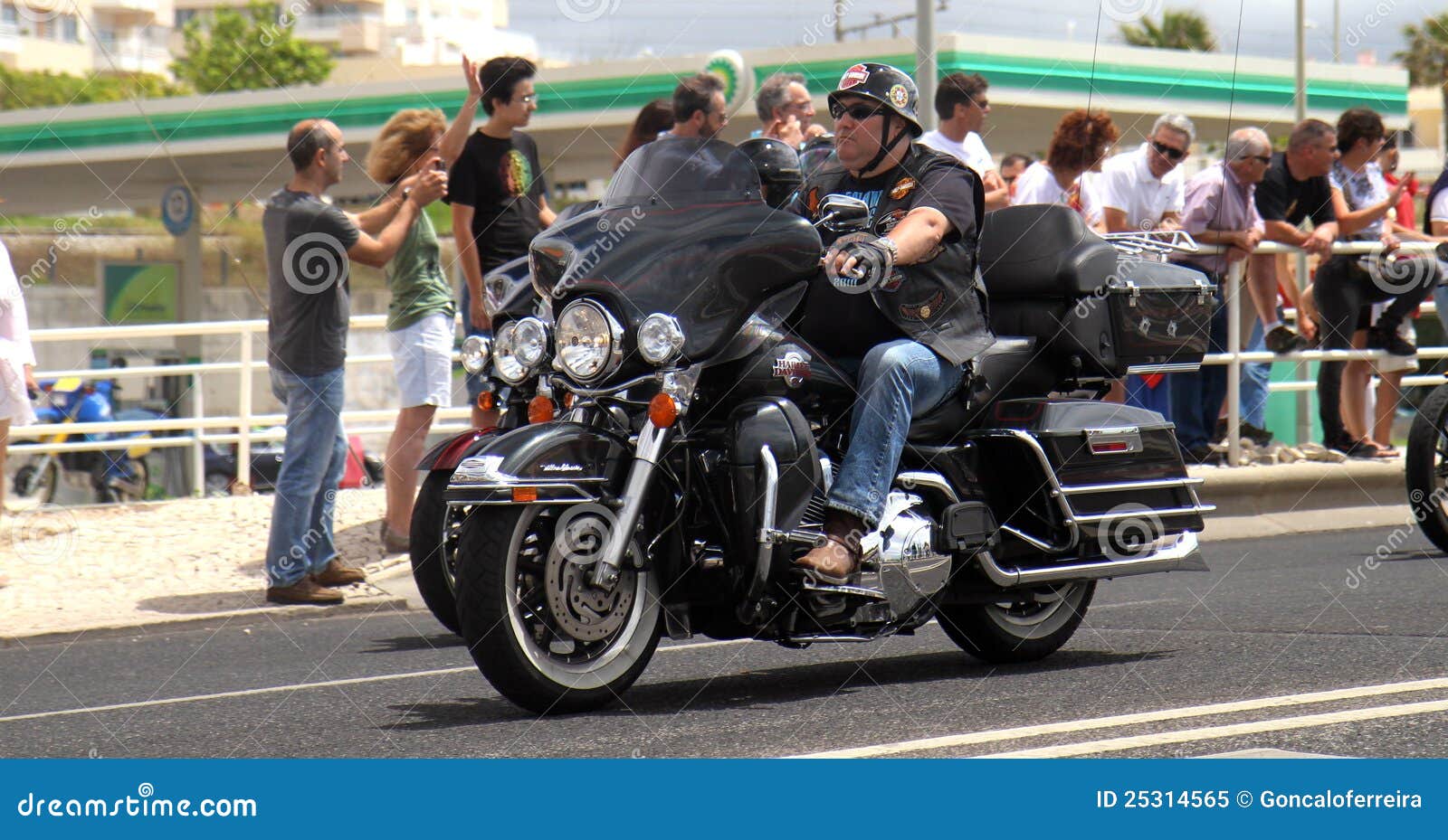 Harley Davidson parade editorial image. Image of cascais 25314565