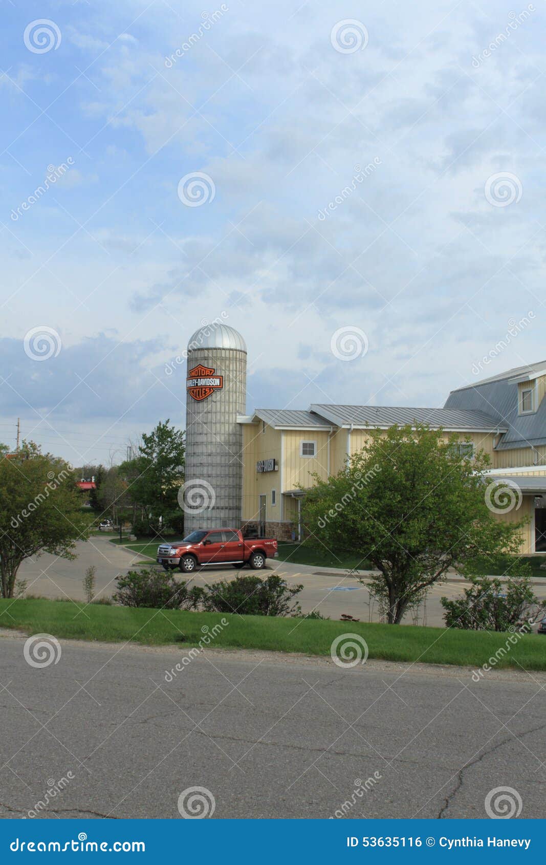 Harley Davidson Silo Des Moines Iowa Editorial Photo Image Of Harley Clouds 53635116