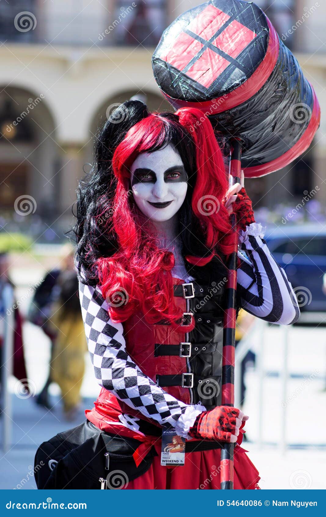 Harley Quinn Mit Hammer Cosplay Redaktionelles Foto Bild von jose