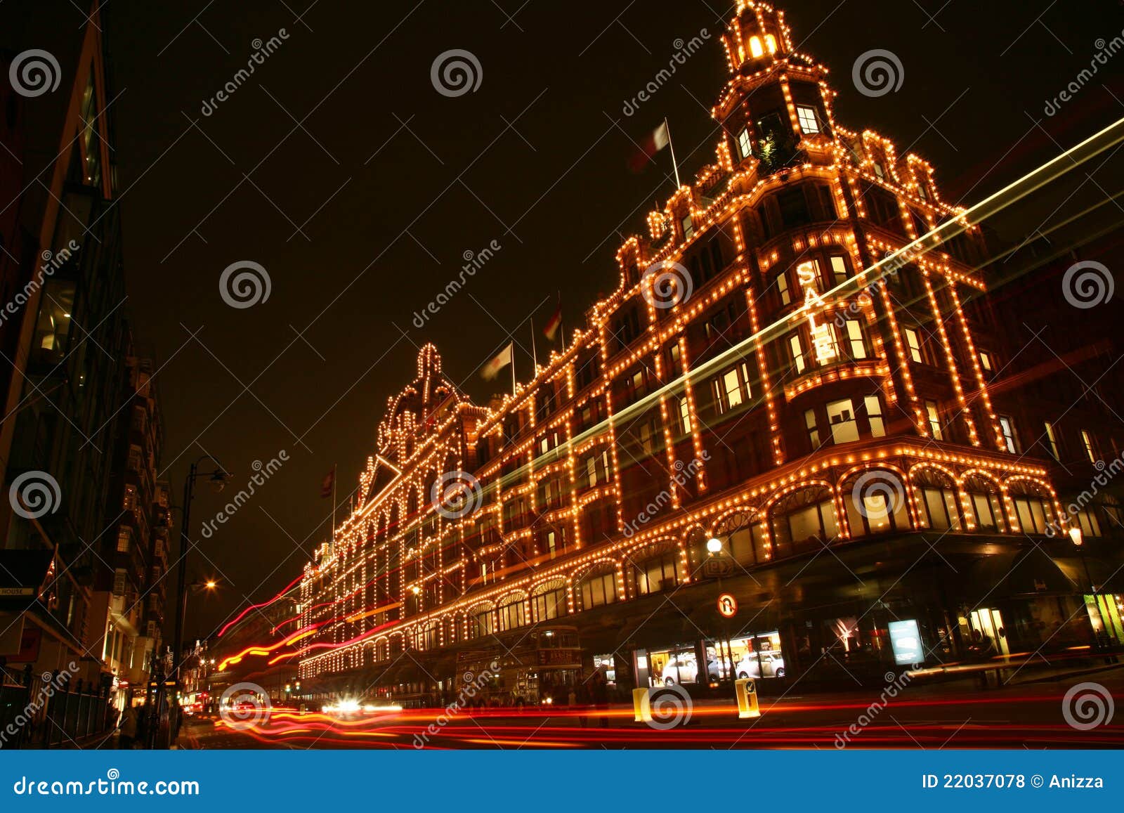 Harrods in London editorial stock photo. Image of illuminated 22037078