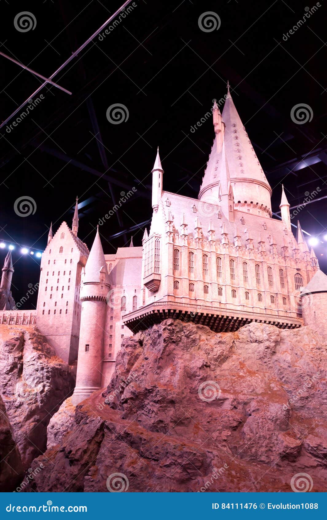 Harry Potter Castle Bei Warner Bros Studio Tour London Redaktionelles Foto Bild Von Gebaude Verzaubert 84111476