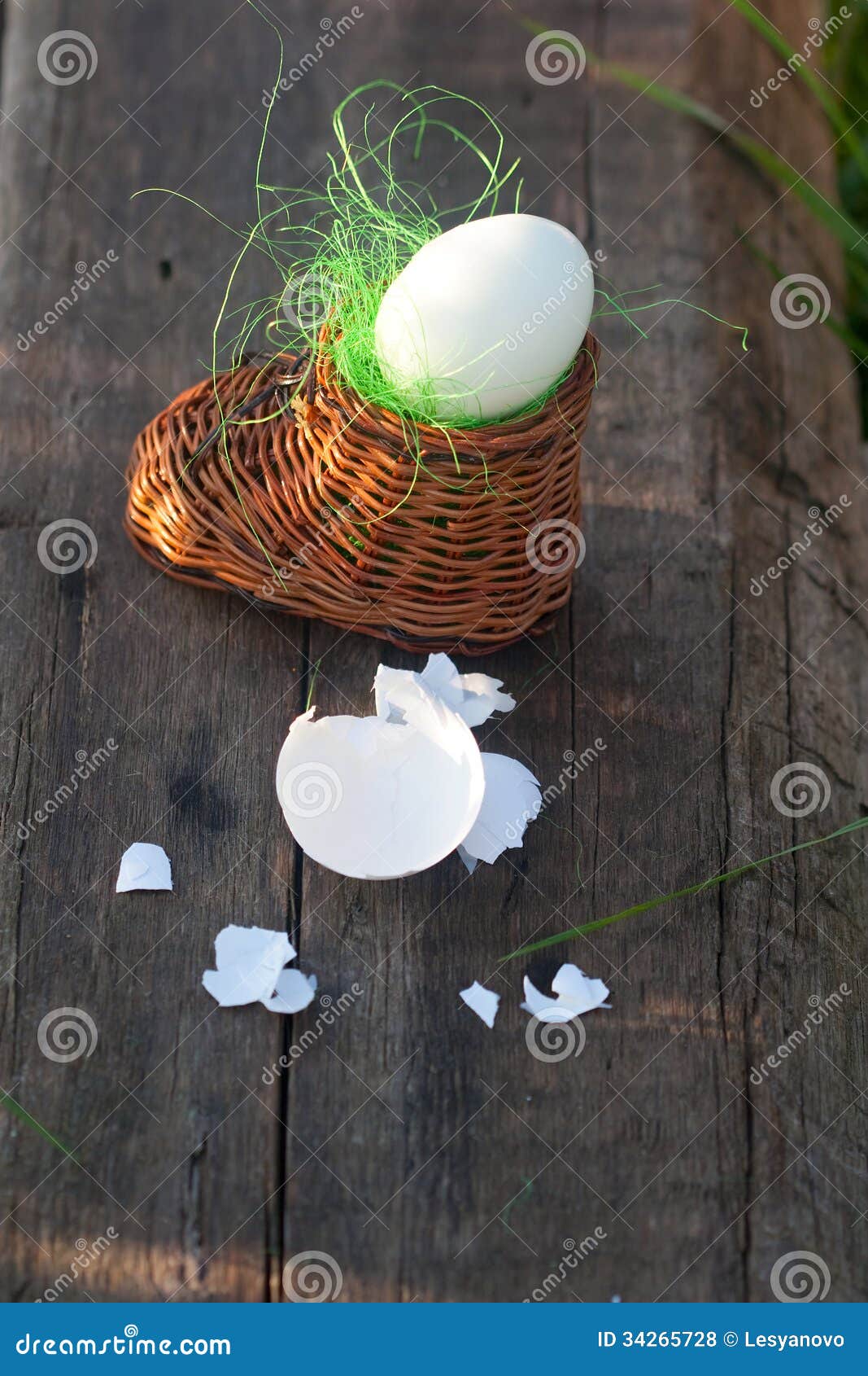 Hart Gekochtes Ei Im Kleinen Spielzeugklotz Stockfoto - Bild Von Bank