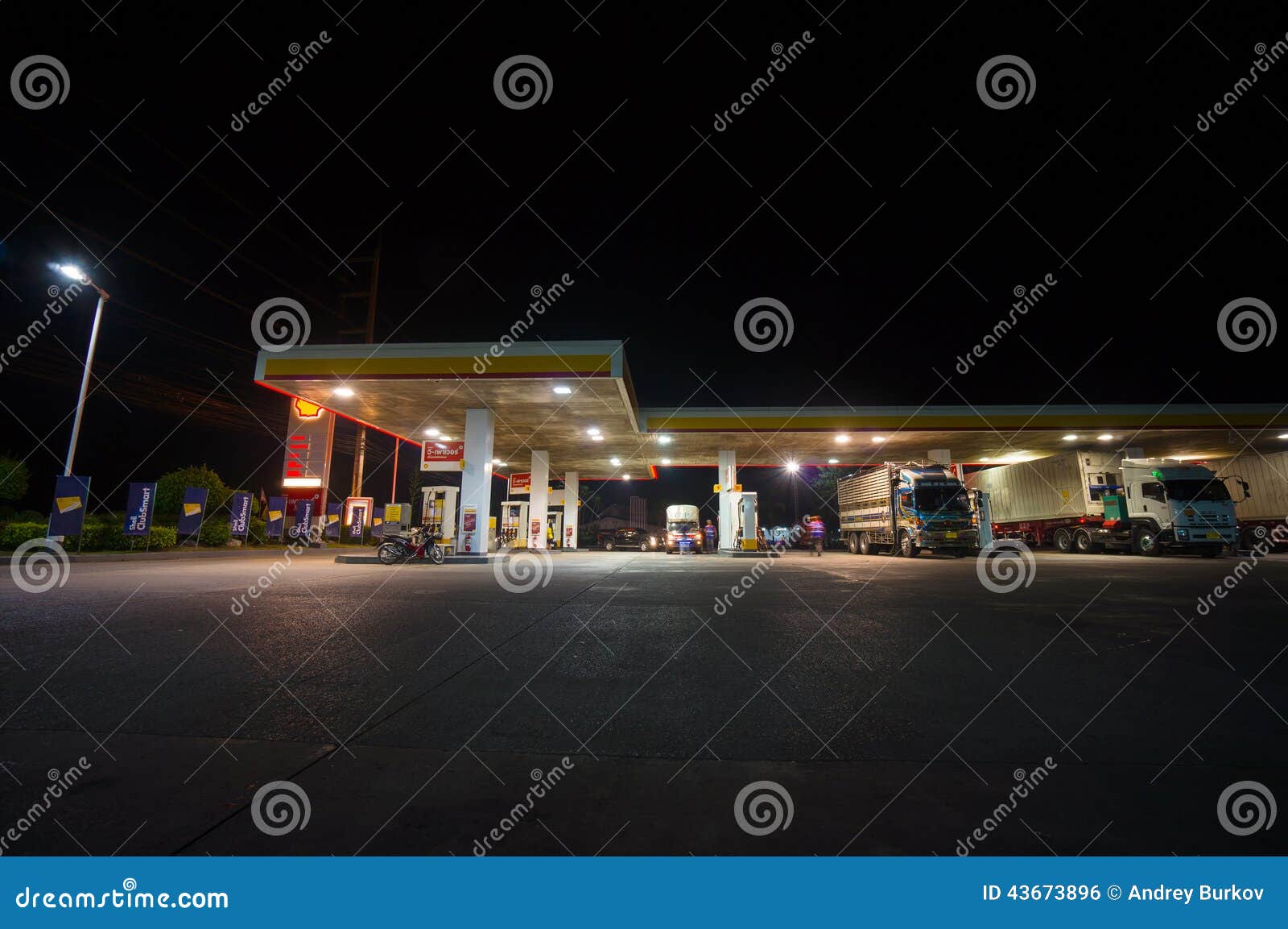 Hat Yai, am 2. Juli 2014 ShellTankstelle Nachts in Hat Yai, Ha