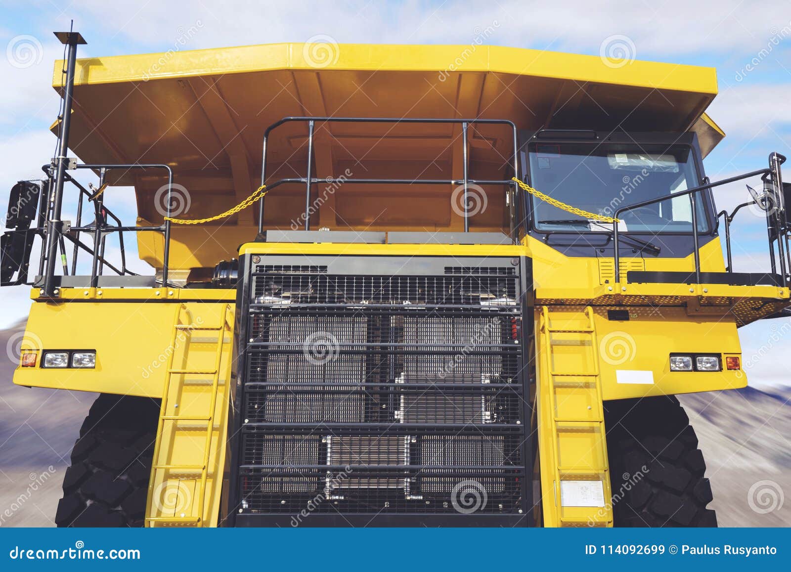 haul truck in the construction site