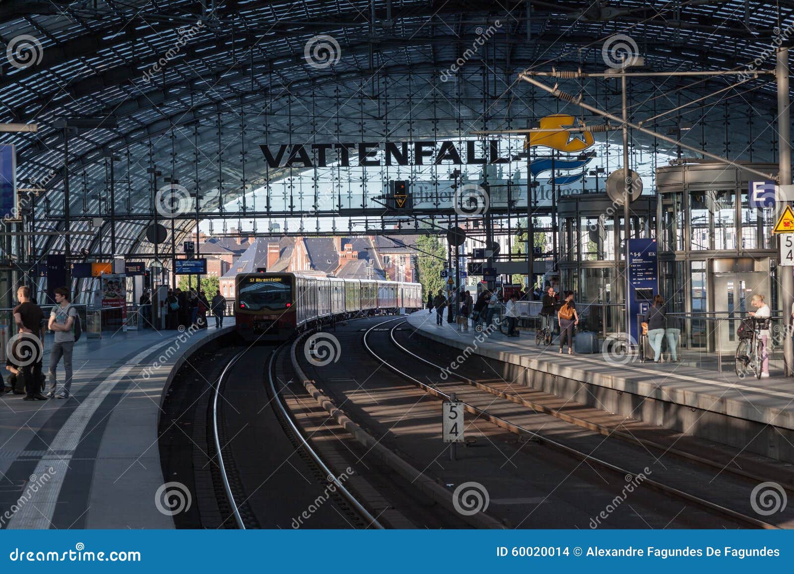 Hauptbanhof Berlim. O estação de caminhos-de-ferro principal de Berlim, Alemanha