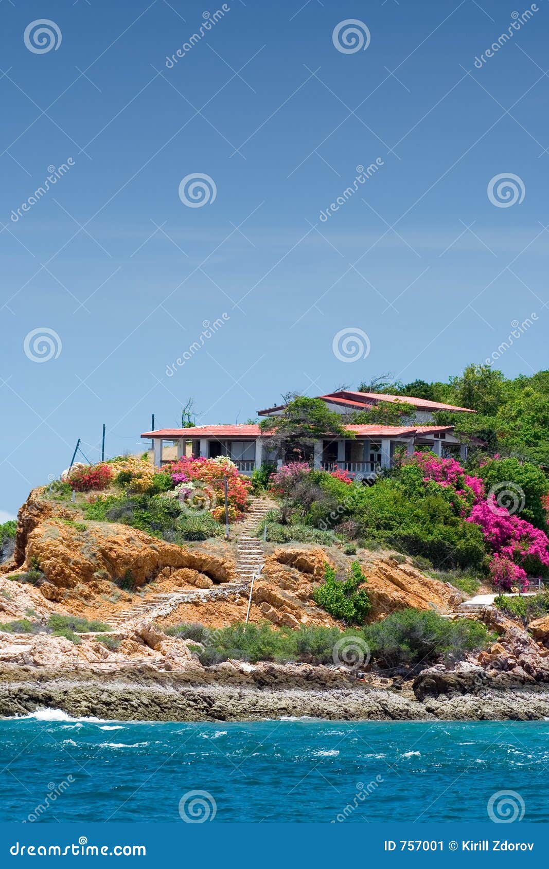 Haus auf einer Insel stockbild. Bild von blau, haupt, idyllisch 757001