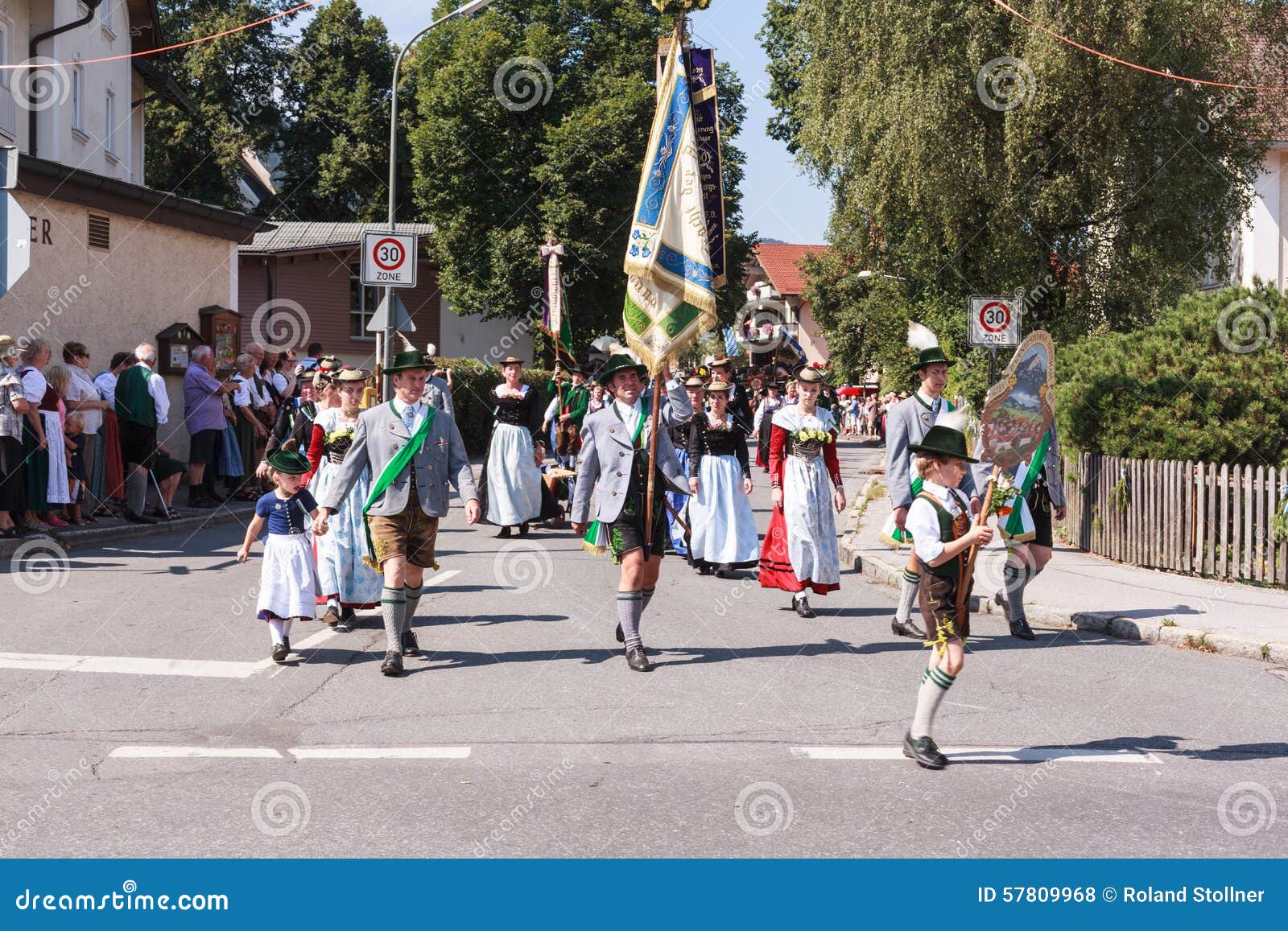 Hausham/Duitsland/Beieren-Bayern-09 Augustus: kostuumsclub Wendelstein Hausham. Kostuumsclub Wendelstein Hausham het Spectakel van verjaardag 125 van de Vereniging van het Kostuumsbehoud
Schlierachtalerspanning 1890 Hausham e V