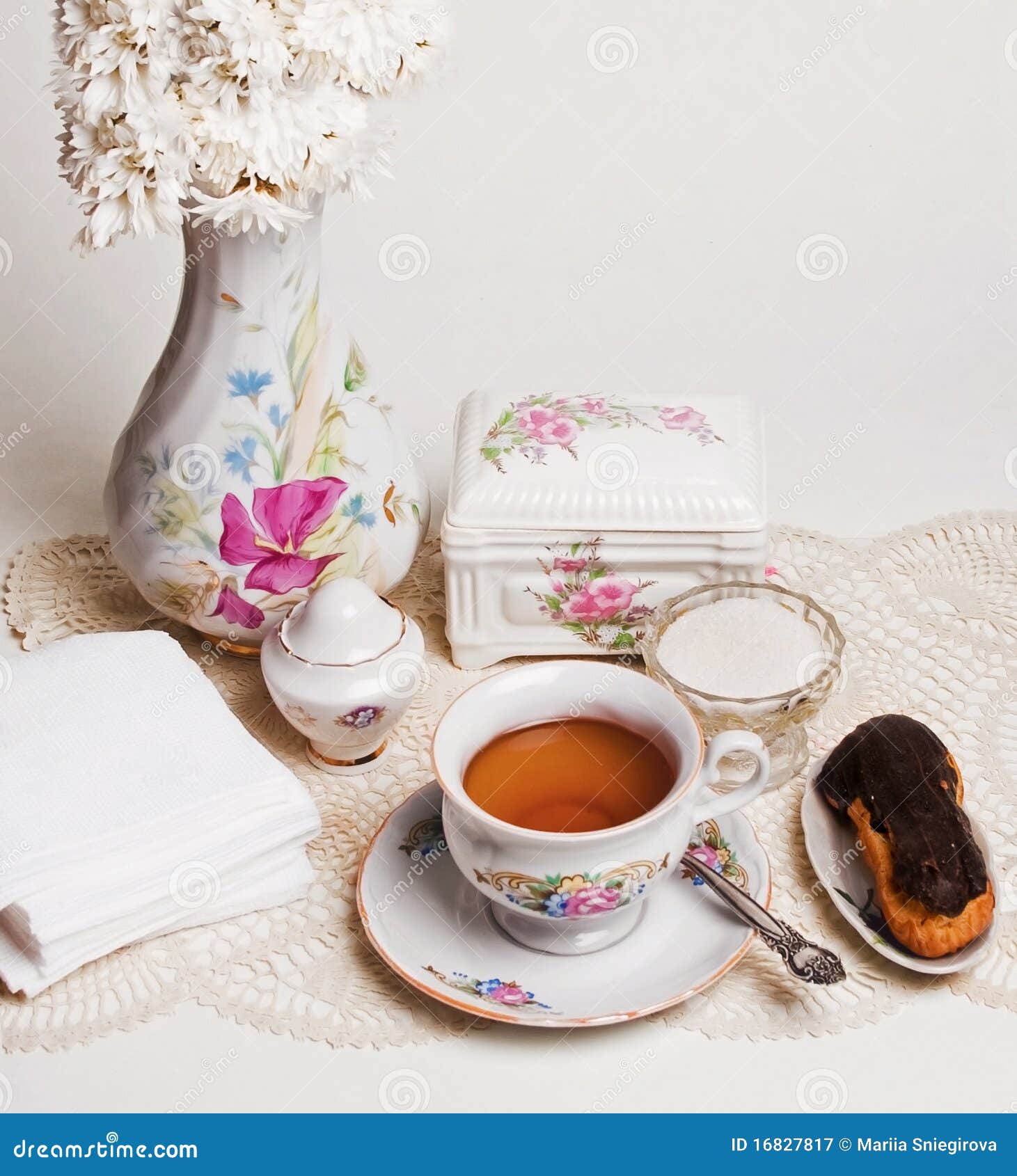 Haut The Anglais Avec Le Gateau Image Stock Image Du Reception Boulangerie Haut The Anglais Avec Le Gateau Image Stock Image Du Reception Boulangerie