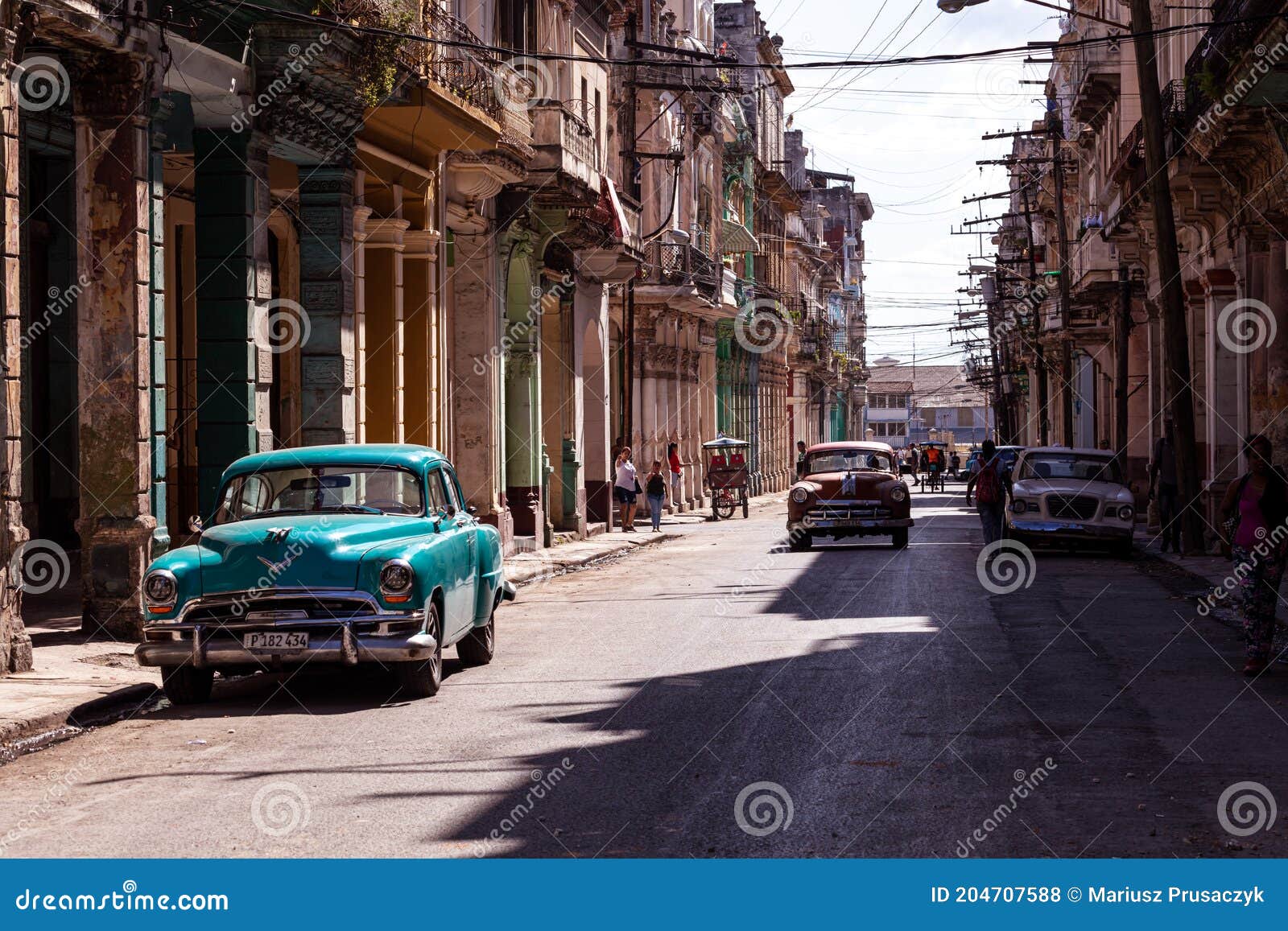 HAVANA, CUBA - DECEMBER 10, 2019: Havana Cuba Classic Cars. Typcal Havana Urban Scene with Colorful Buildings and Cars Editorial Stock Photo - Image of classic, landmark: 204707588