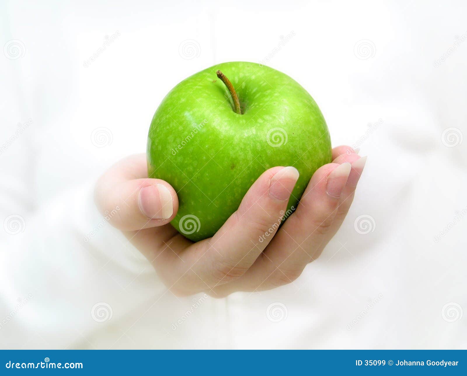 Кинуть яблоко