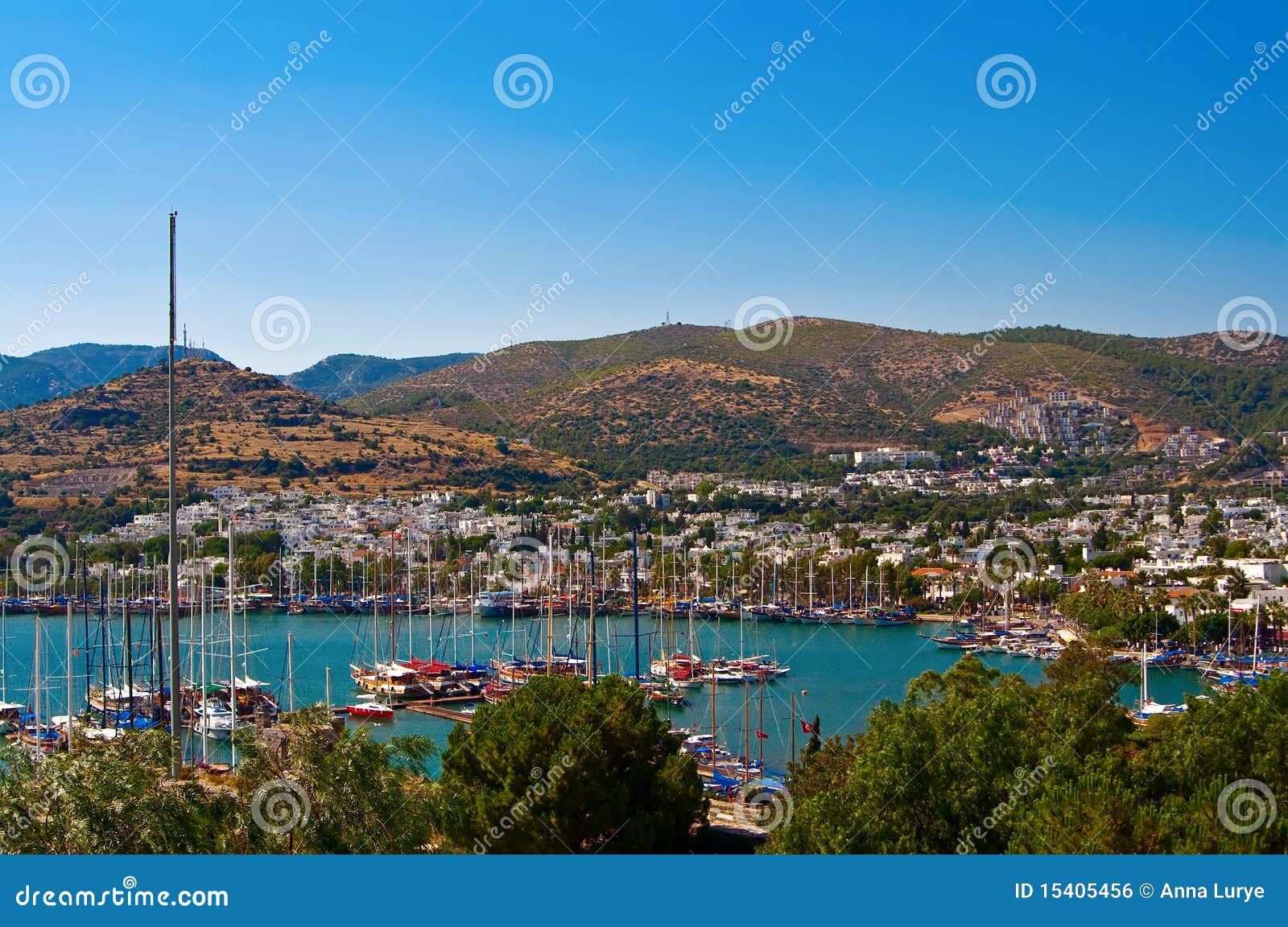 Haven in Bodrum stock foto. Image of zeilen, berg, plaats 15405456