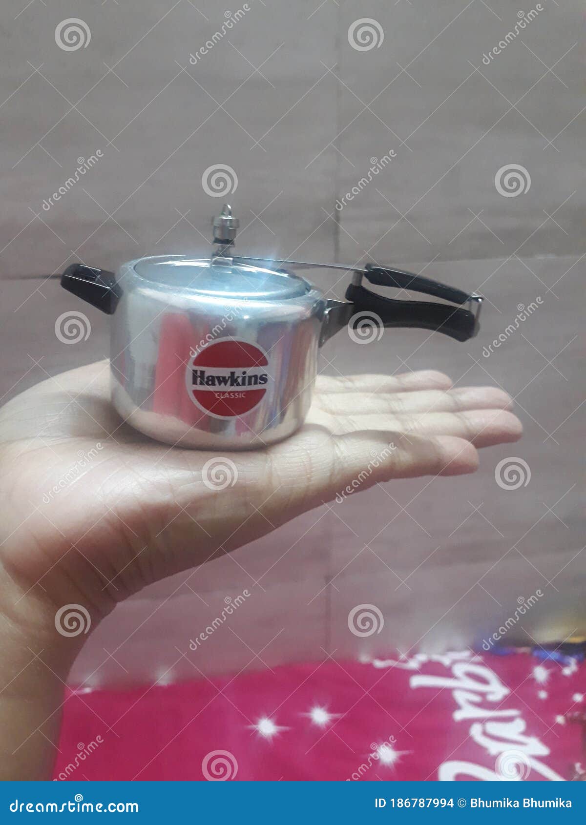 https://thumbs.dreamstime.com/z/hawkins-mini-pressure-cooker-baby-cute-little-boby-nice-186787994.jpg