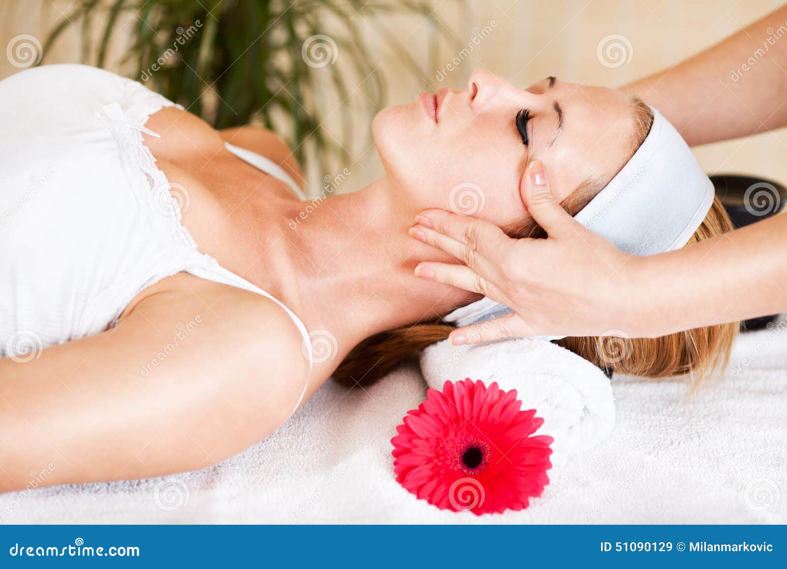 Head Massage At The Spa Center Stock Image Image Of Massage Beauty