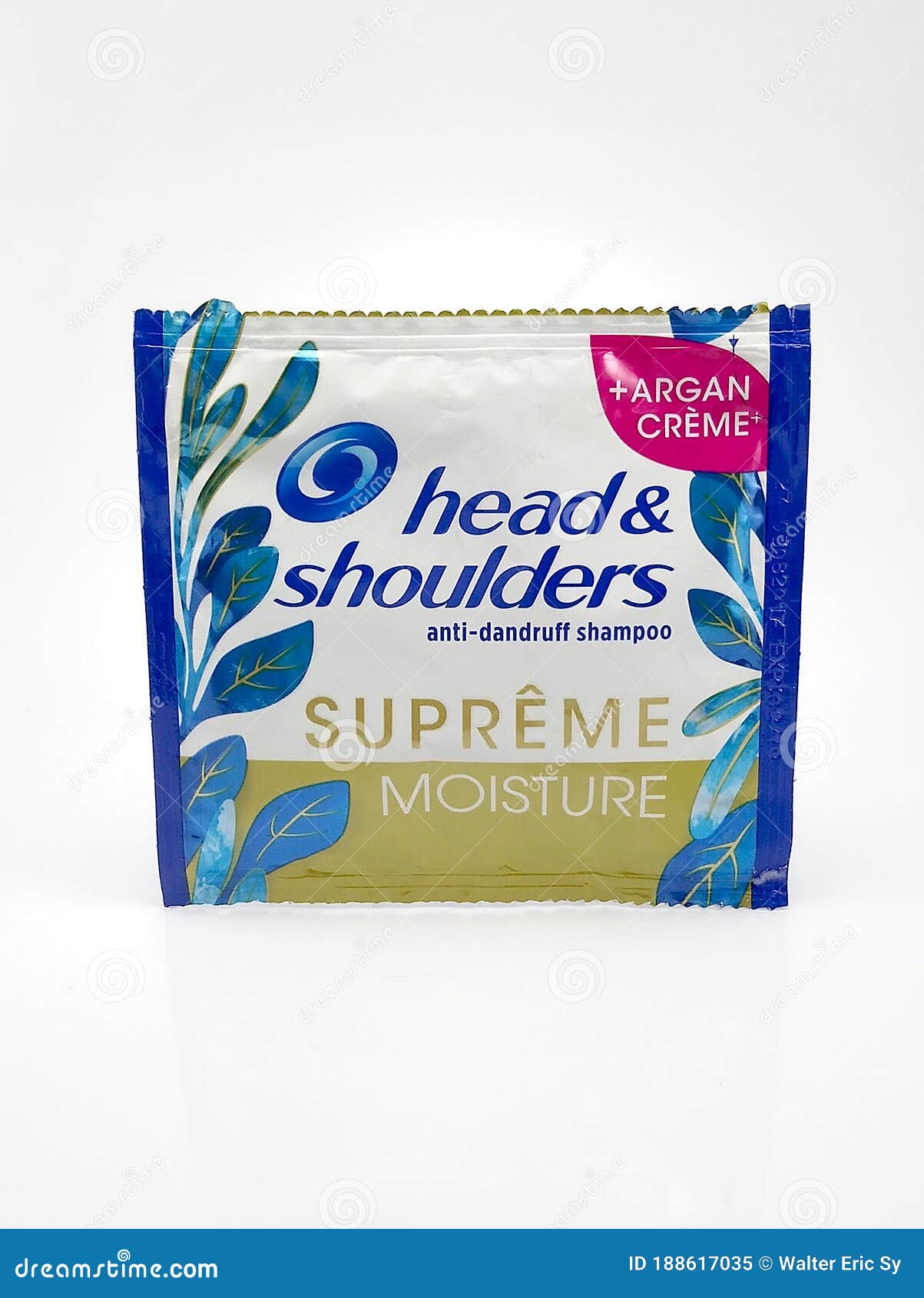Head and Shoulders Shampoo Sachet in Manila, Philippines Editorial