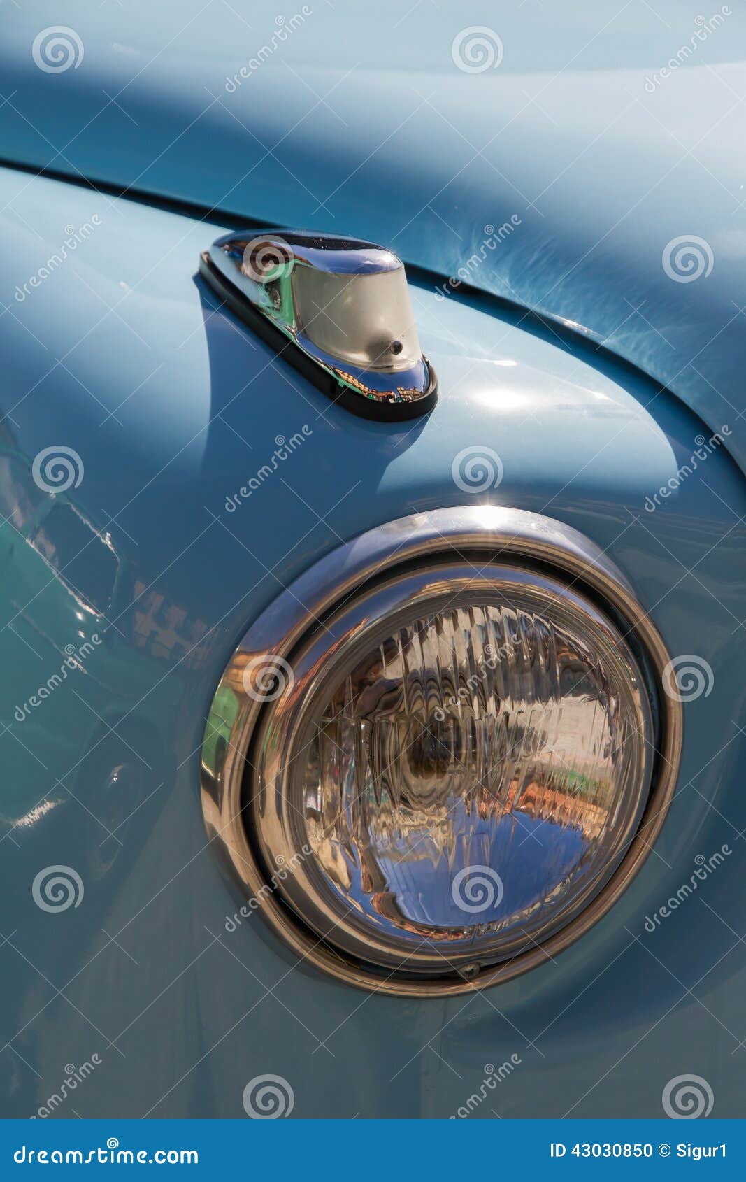 Headlight and Flashing Signal of Classic Car Stock Photo Image of reflections, detail 43030850