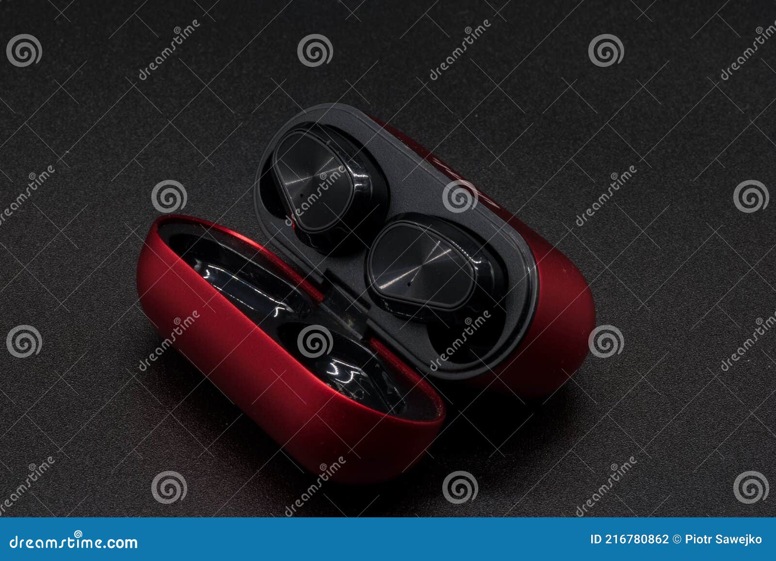 headphonesr electronica metal plastic red black
