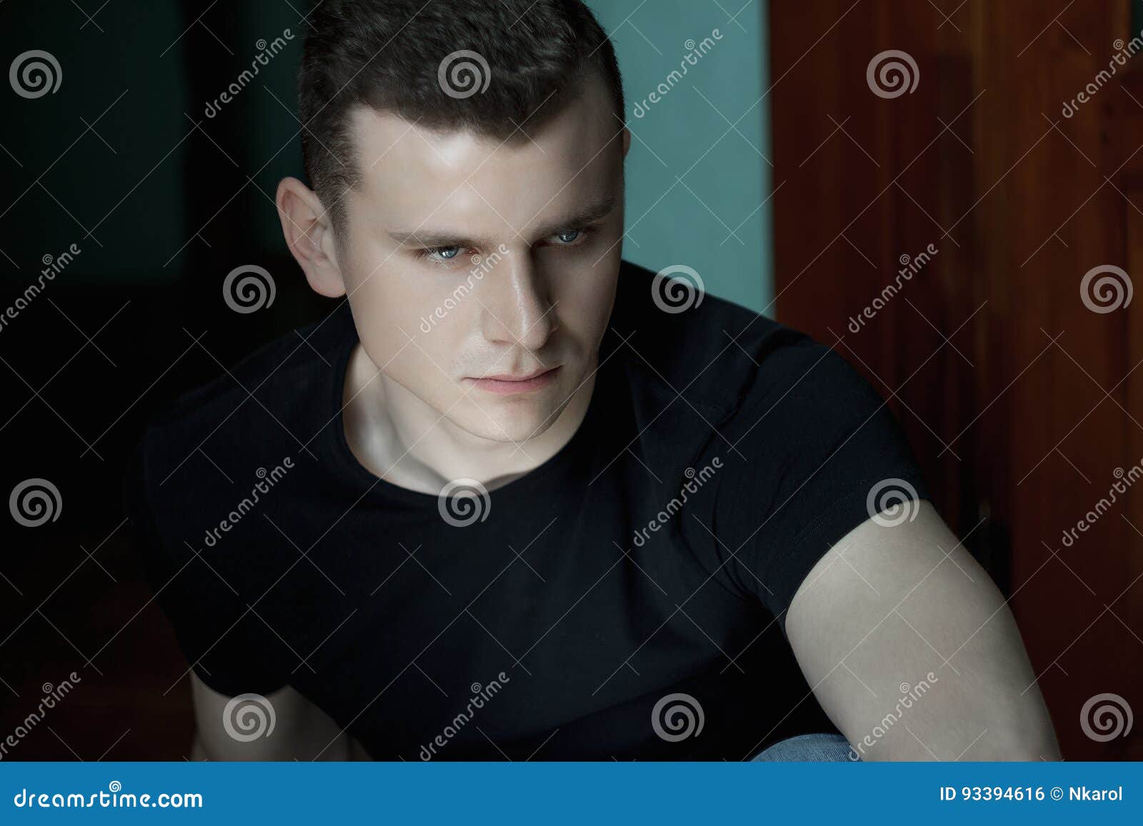 photo headshot composition low lightkey photo headshot composition low lightkey