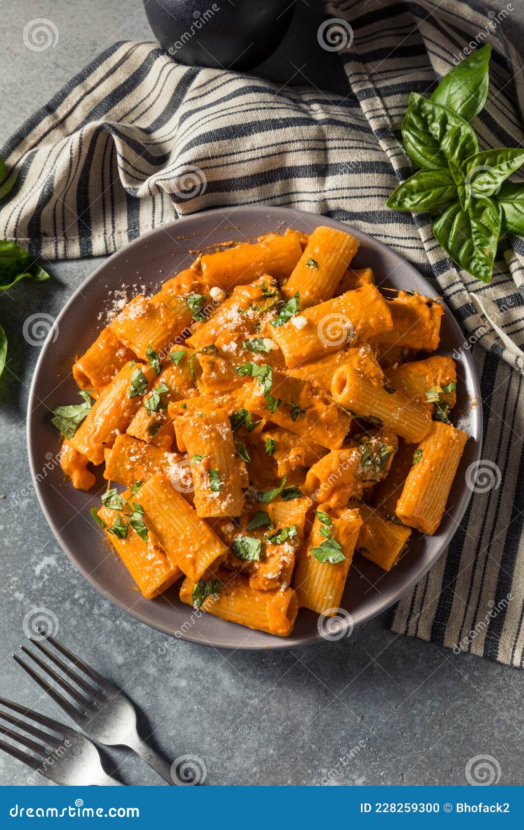 healthy homemade vodka rigatoni pasta